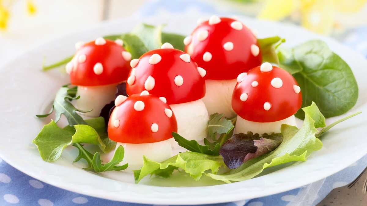 huevos rellenos para niños con forma de setas