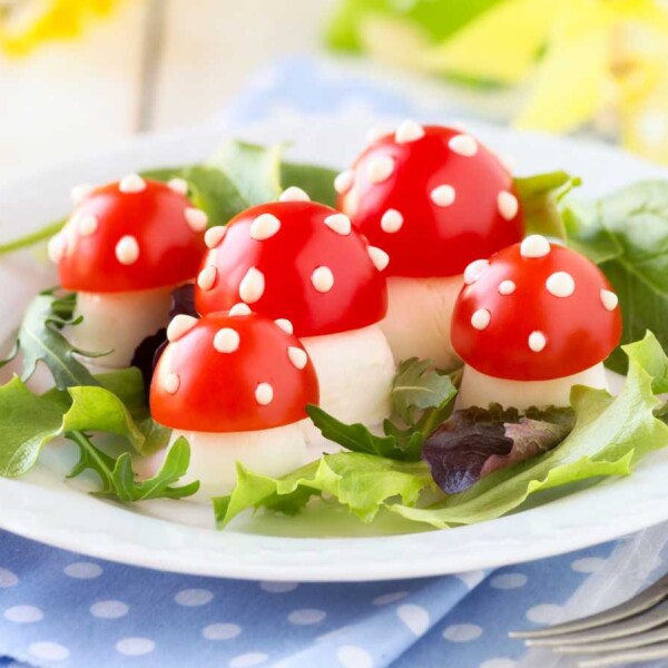 huevos rellenos para niños con forma de setas