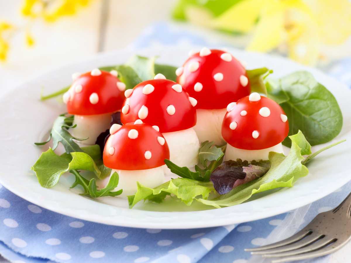 huevos rellenos para niños con forma de setas