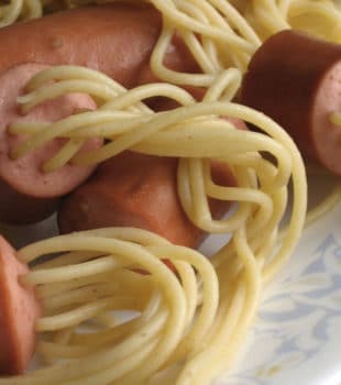 espaguetis con salchichas