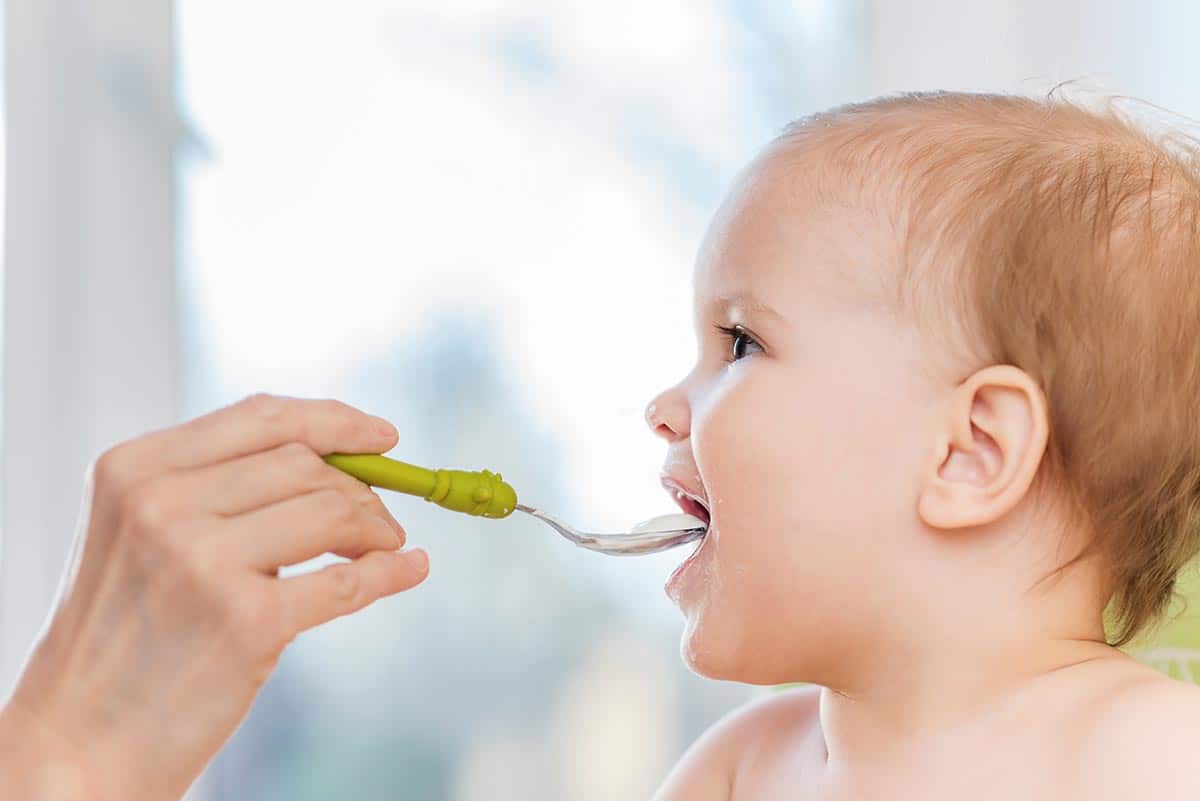 Papillas de cereales: cuándo y cómo introducirlas en la dieta del bebé