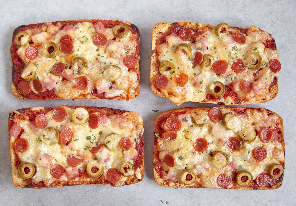 Paninis caseros, bocapizza, o pan pizza (receta fácil) - PequeRecetas