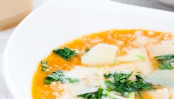 Sopa de tomate queso y calabacin -
