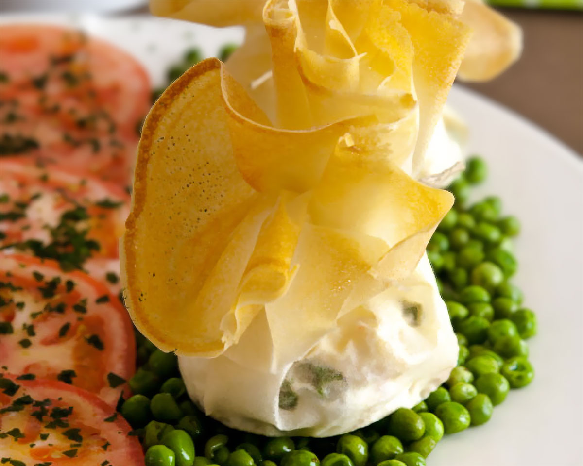 Saquitos de pasta brick rellenos de queso y espinacas (receta fácil)