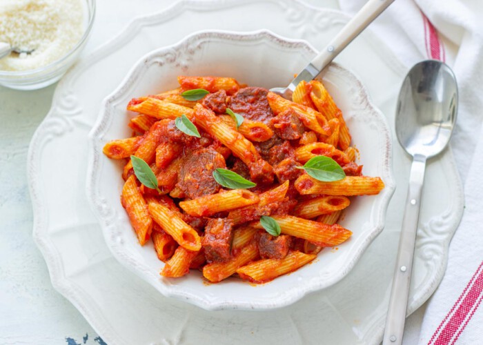 macaroni with chorizo ​​and tomato