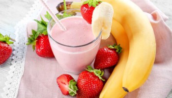 strawberry and banana smoothie healthy recipe -