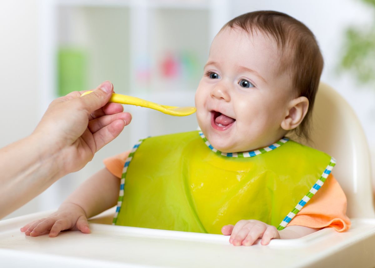 Bebé Comiendo Puré