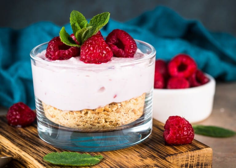 mousse de queso y frambuesas