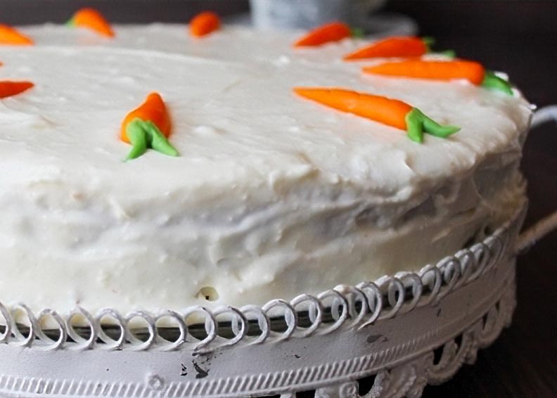 how to decorate carrot cake