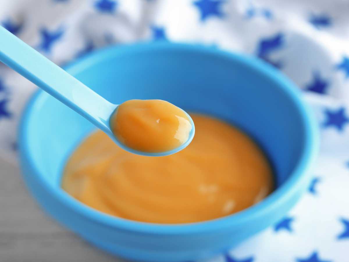 Su primer potito de pescado