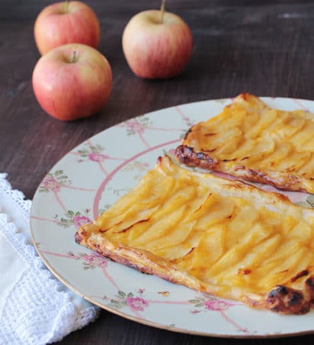 Tarta de manzana con hojaldre y crema pastelera | PequeRecetas