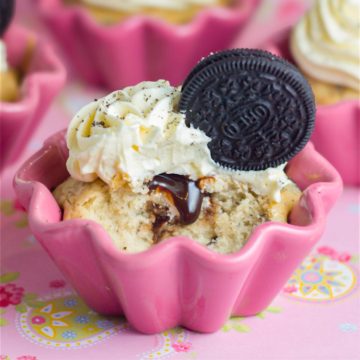 Cupcakes de Oreo con buttercream de chocolate blanco - PequeRecetas