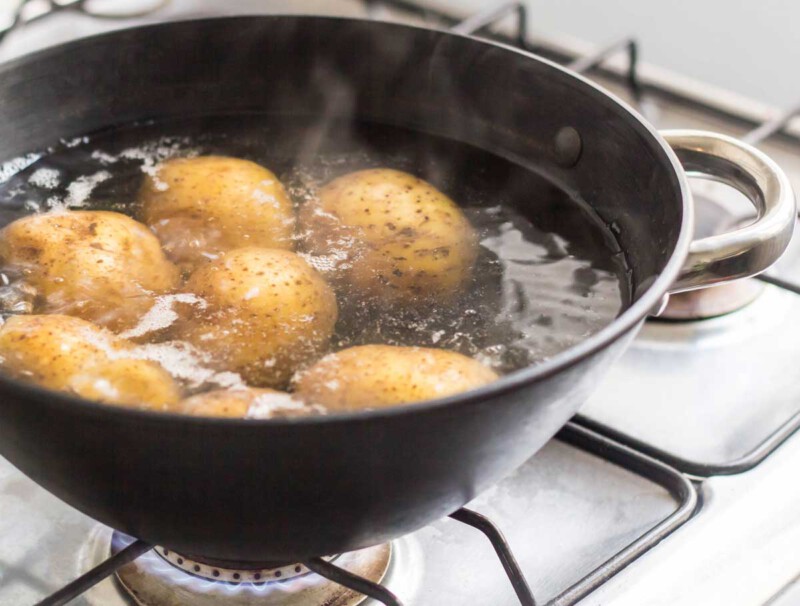 como cocer patatas con piel
