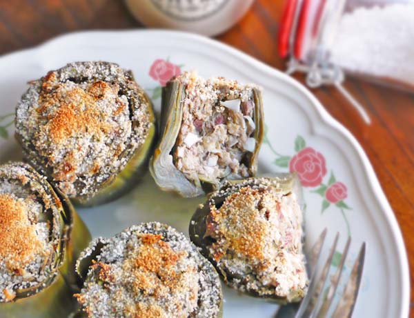 alcachofas rellenas de jamón serrano y huevo duro