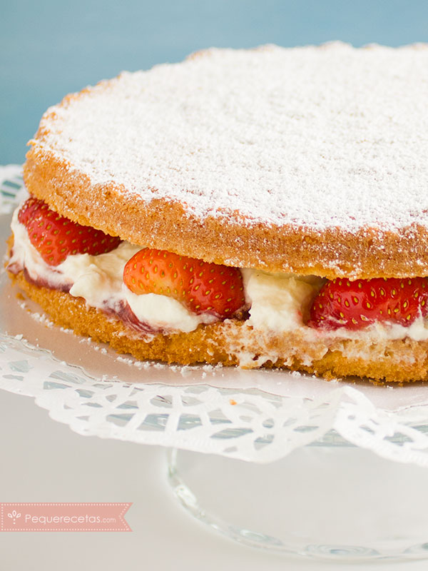 Tarta de fresa y nata