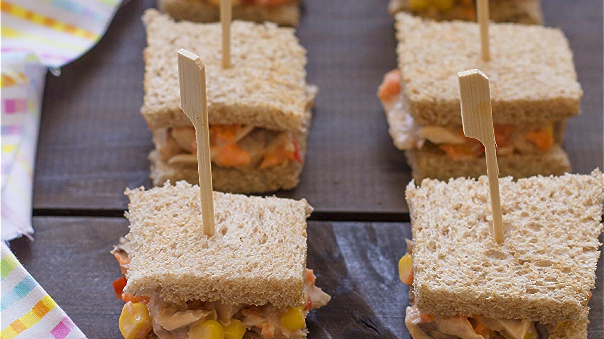 mini sándwiches de pollo para fiestas