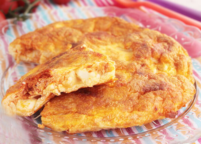 Omelette with sobrassada and cheese