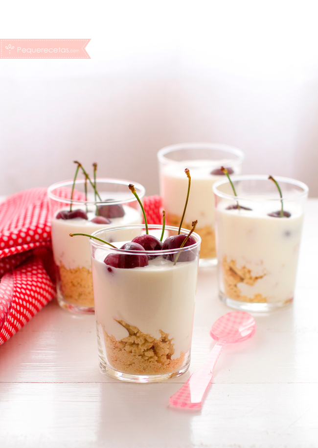 tarta-de-queso-con-cerezas-en-vasito