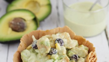 Chicken salad with avocado mayonnaise Pequerecetas