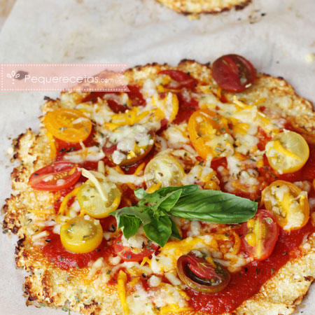Pizza vegetal con masa de coliflor