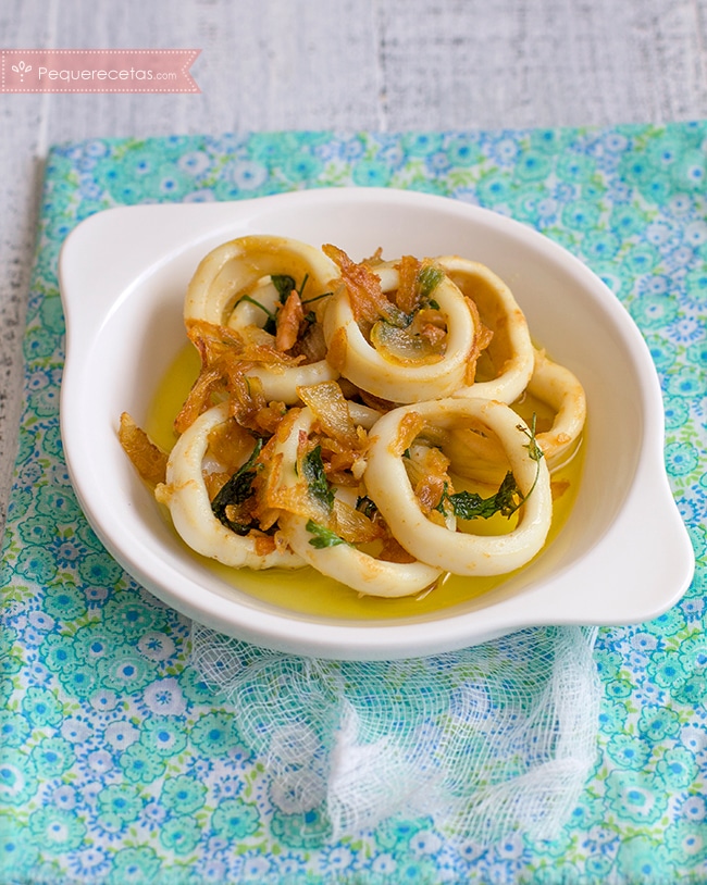 calamares encebollados receta