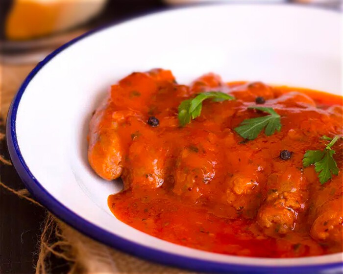 sausages in tomato sauce