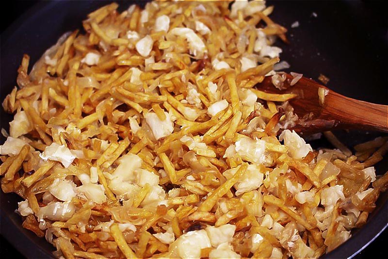 como hacer patatas con bacalao dorado - Bacalao dorado o Bacalhau à Brás portugués