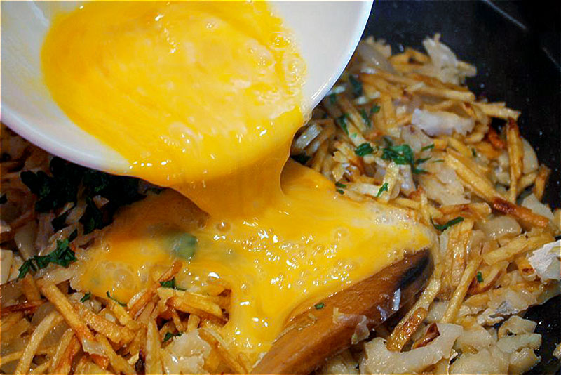 huevo con patatas y bacalao - Bacalao dorado o Bacalhau à Brás portugués