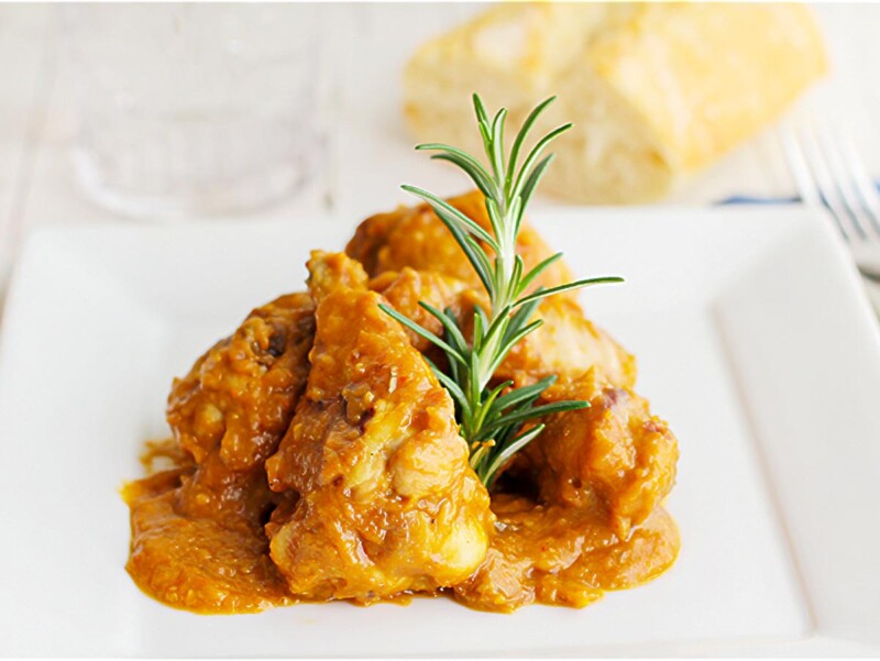 pollo en salsa de almendras