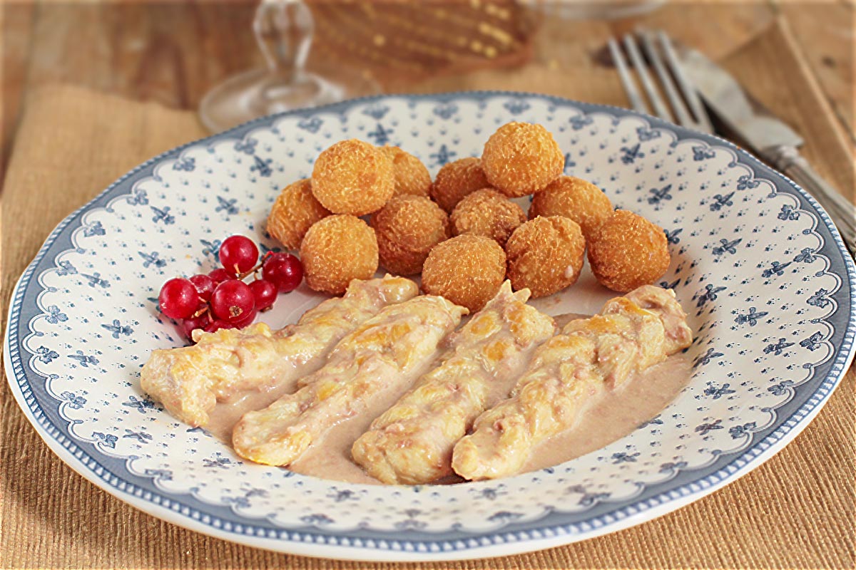 Trenzas de Pollo con salsa de paté