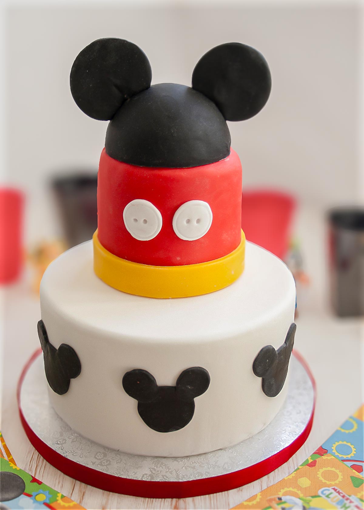 Mickey fondant cake