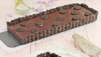 Chocolate-cake-and-cookies-Oreo