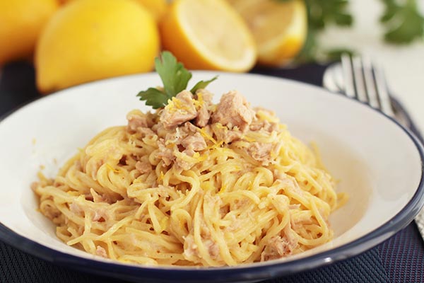 espaguetis con atun al limon