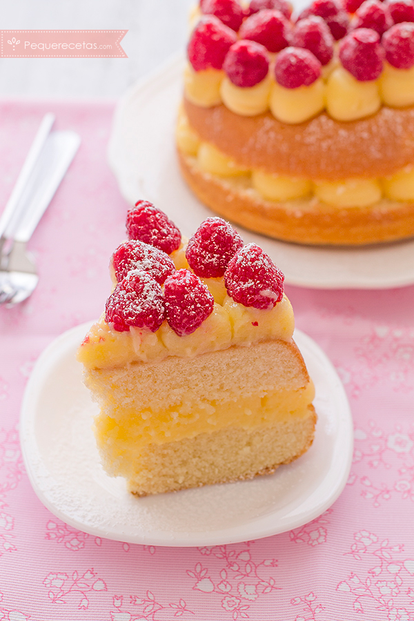 Bizcocho Crema Pastelera Con Frambuesas