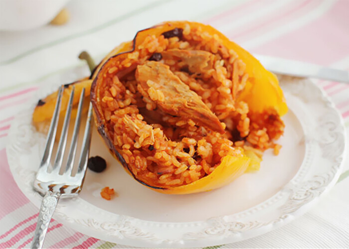 Peppers stuffed with rice and tuna