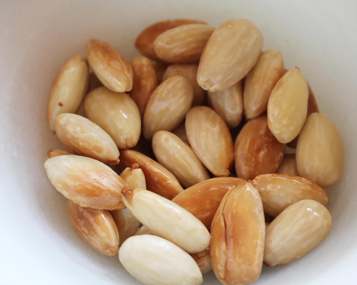 fried almonds for majado