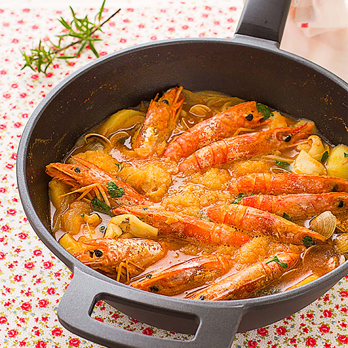 Caldereta de pescado y marisco (receta tradicional con sabor a mar) -  PequeRecetas