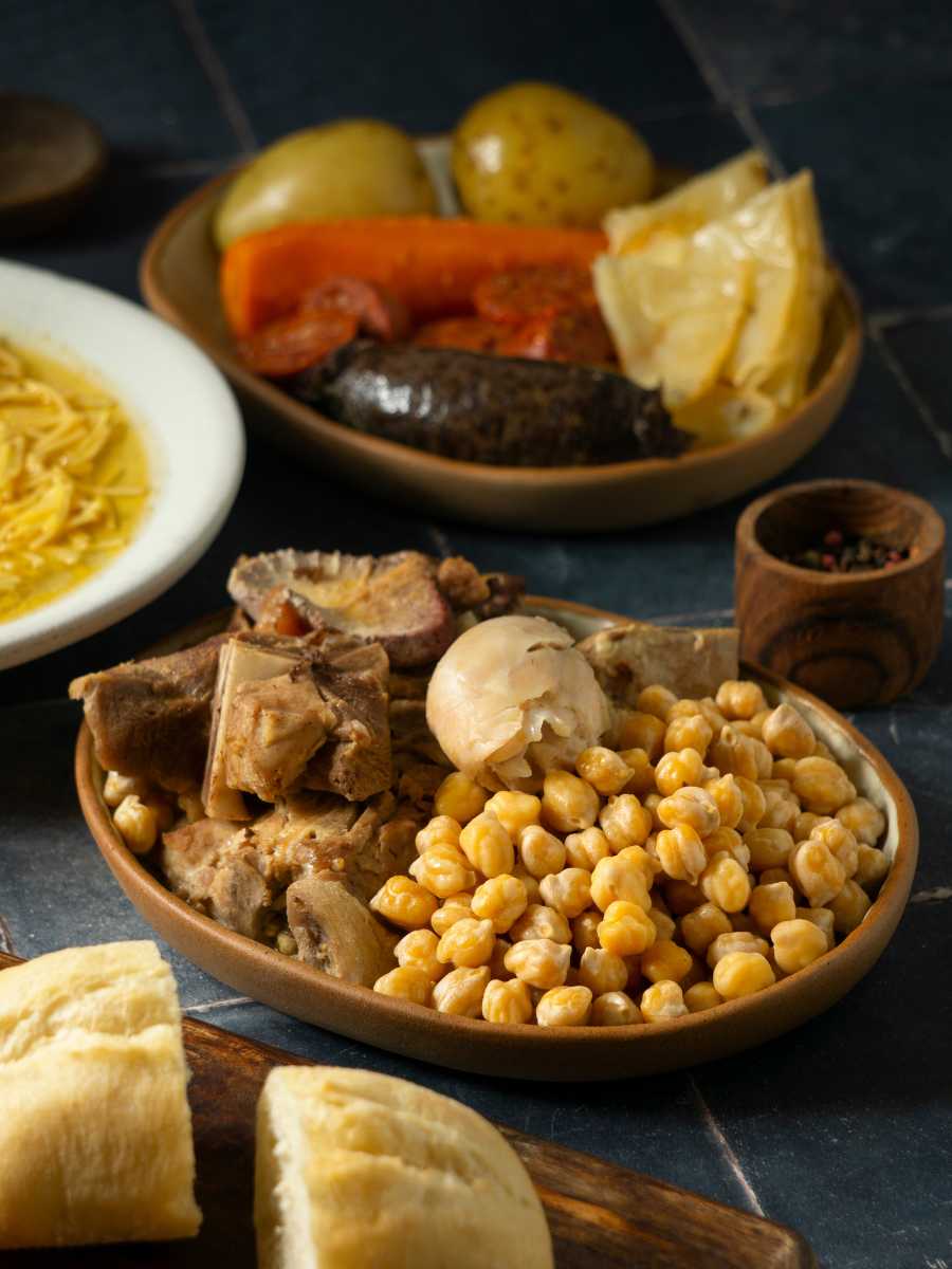 cocido madrileño de garbanzos