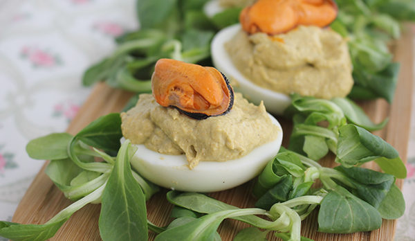 Huevos rellenos con aguacate