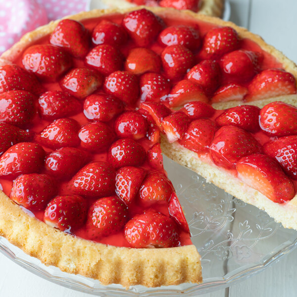 Tarta de fresas fácil y rápida