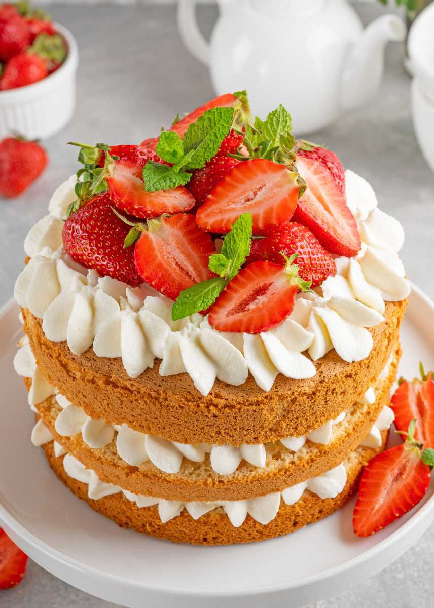 strawberry cream cake -