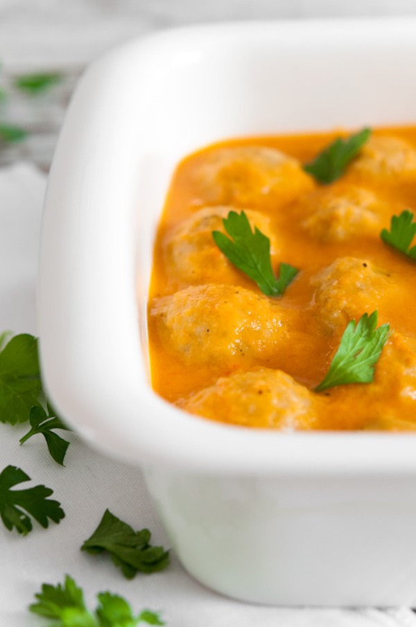 Albóndigas en salsa (receta casera FÁCIL y rica) PequeRecetas