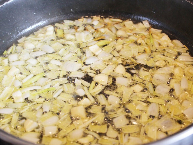 sofreir cebolla picada