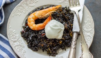 arroz negro con sepia y alioli