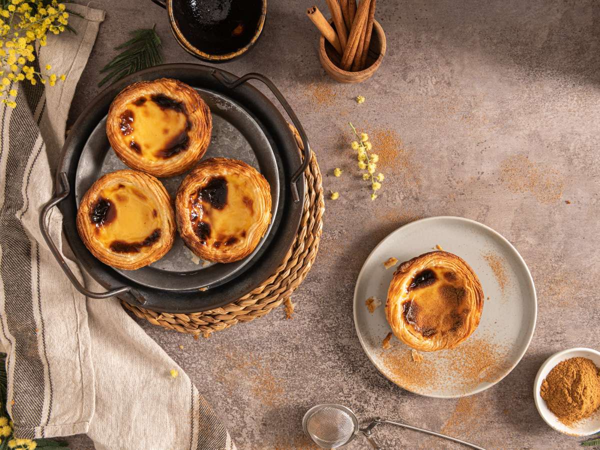 pasteles de Belém con canela