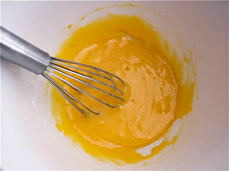 yemas de huevo batidas con azucar