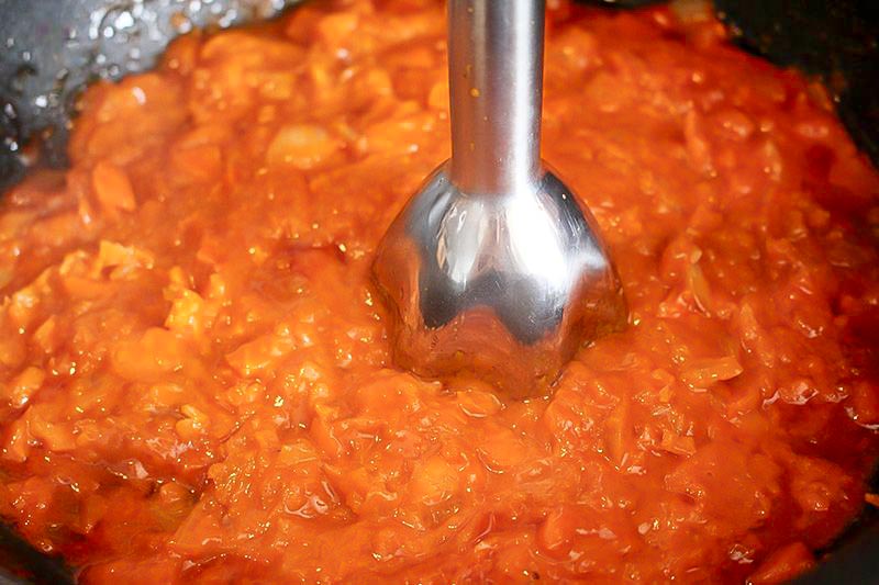 triturar salsa de tomate - Manitas de cerdo en salsa (receta tradicional de la abuela)