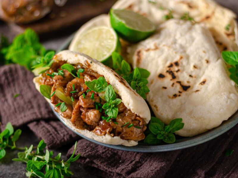 pan de pita relleno de ternera