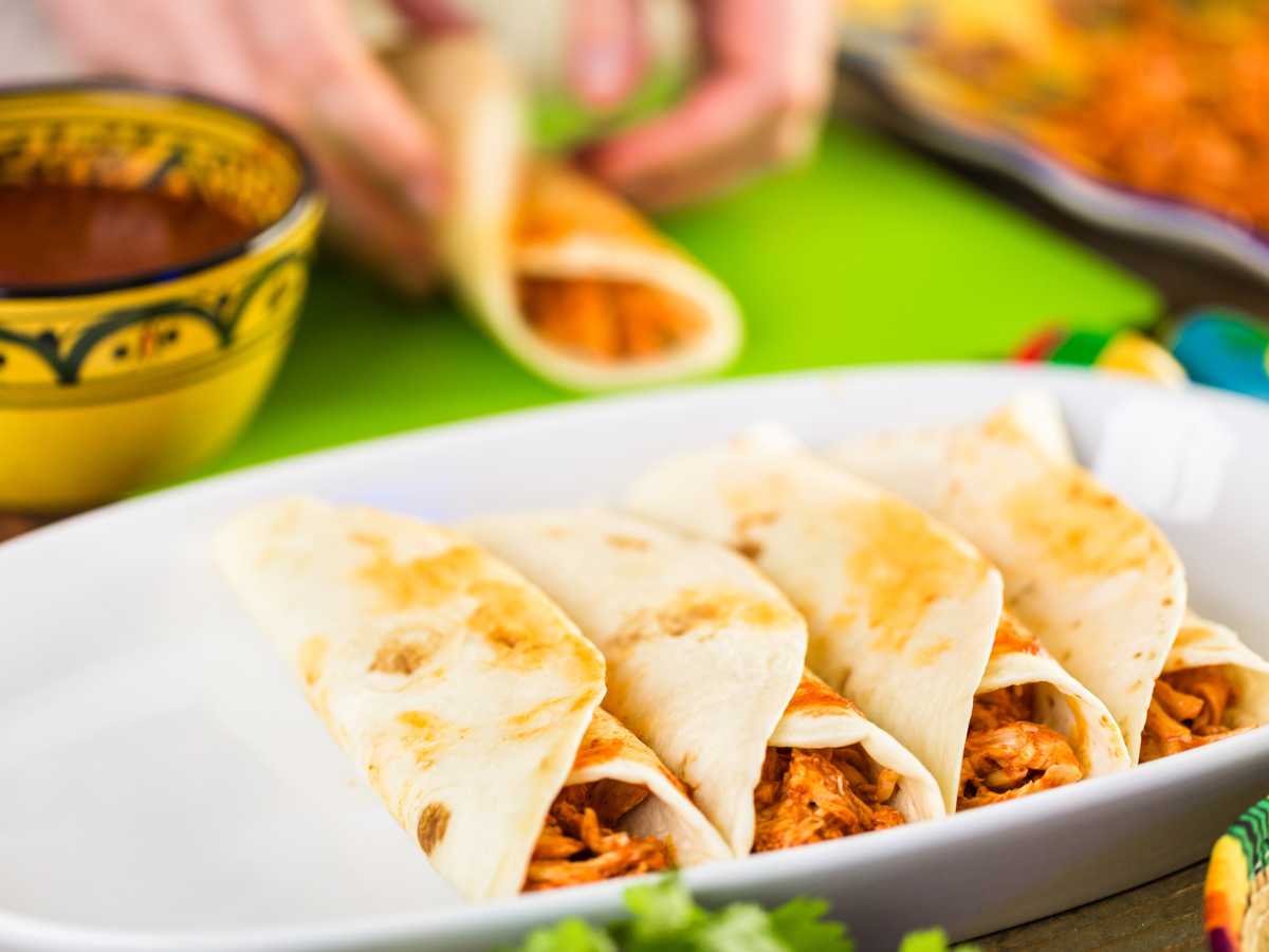 preparar enchiladas de pollo mexicanas