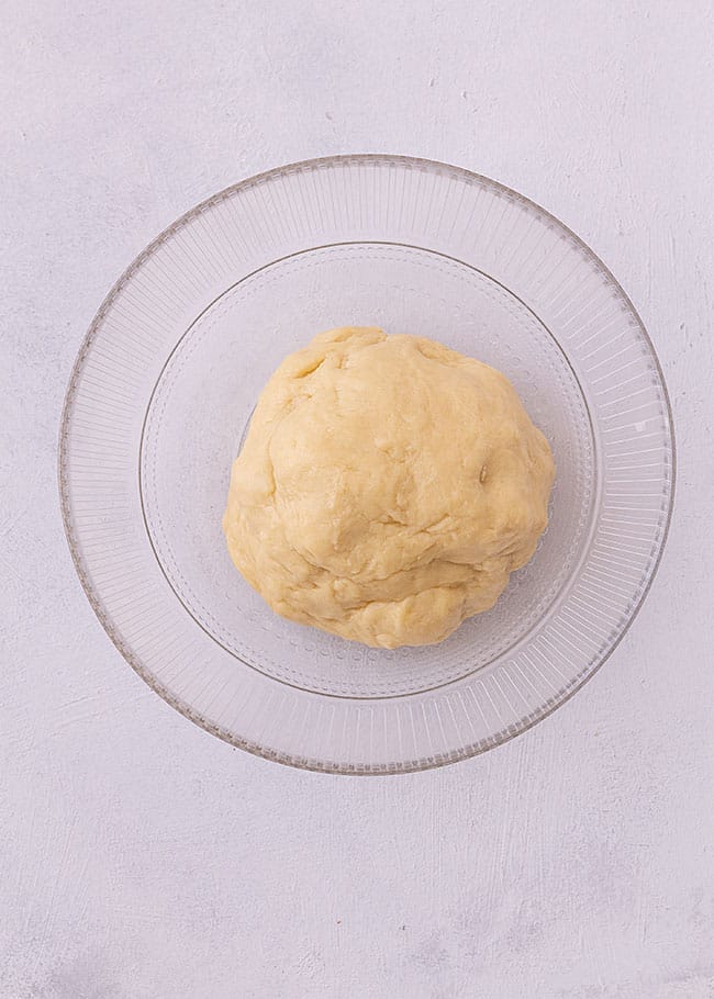 formar una bola con la masa de hojuelas